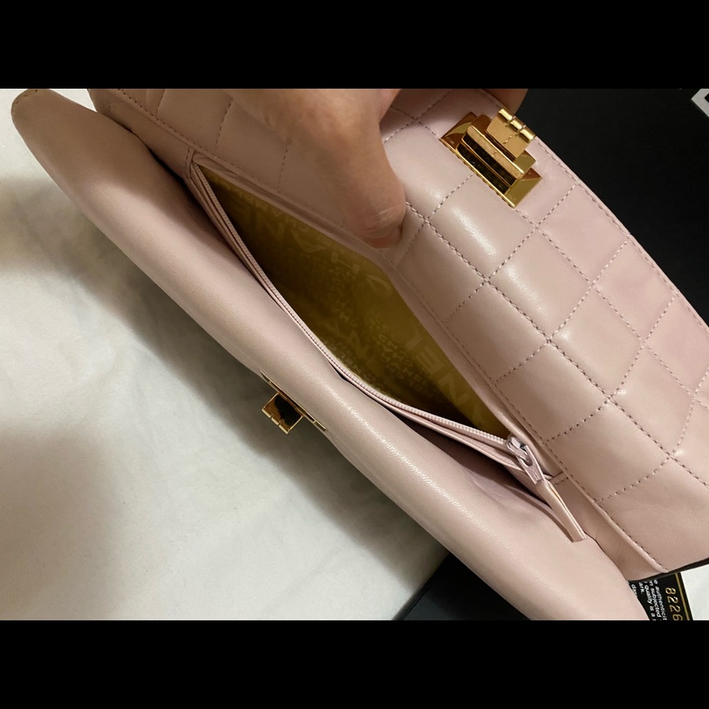 Authentic Chanel handbag - Picture 6 of 14